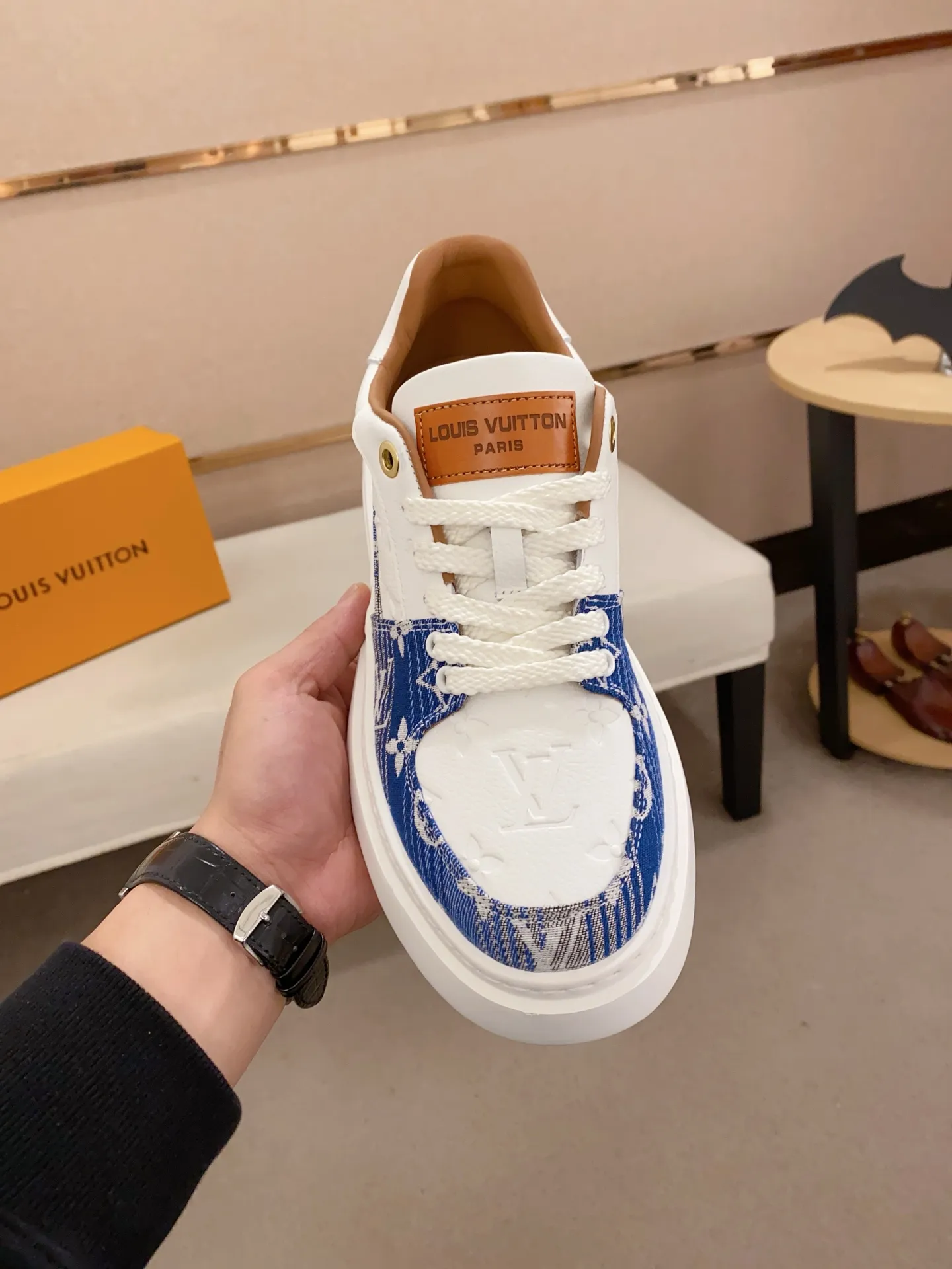 Factory price: 480💰🎉🎉LV~Louis Vuitton trendy men's shoes, new shipments, latest matching, same style as the official website, super high quality, best-selling season [strong][strong][strong]Selected first-layer cowhide, comfortable cowhide lining, original last, comfortable on the feet, wear-resistant rubber outsole, size: 38-44.
